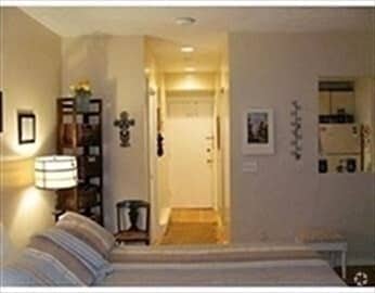 Building Photo - 389 Beacon St Unit 2 Rental