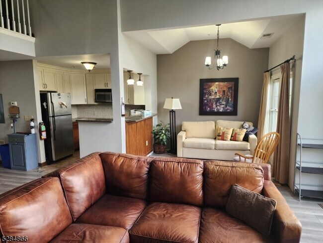Photo - 1 Pine Cres Unit 23