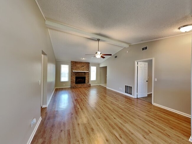 Photo - 6319 Ian Chad Dr E