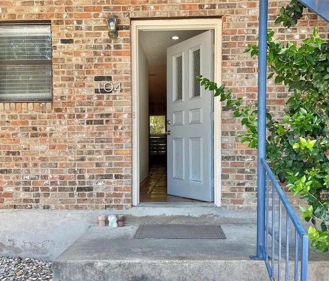 Photo - 1404 Norwalk Ln Unit 104
