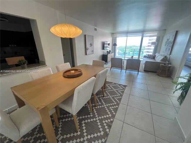 Photo - 5161 Collins Ave Unit 1211