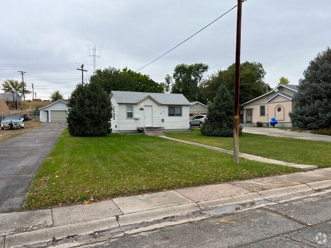 Building Photo - 1-2 Bedroom 1 Bath House with Garage, Newl...