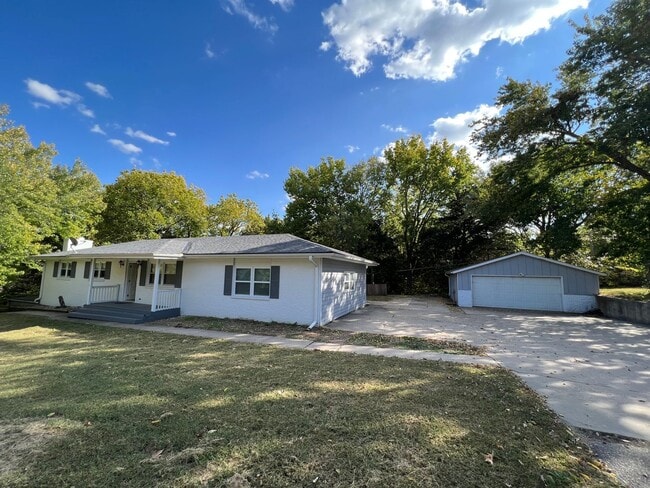 Building Photo - 4 Bed 3 Bath Large lot by Milford lake. Al... Rental