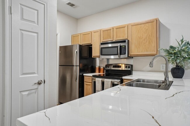 Apartments for rent in San Antonio, Texas - Legends on the Green Apartments