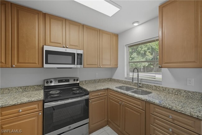 Building Photo - 1069 Highlands Dr