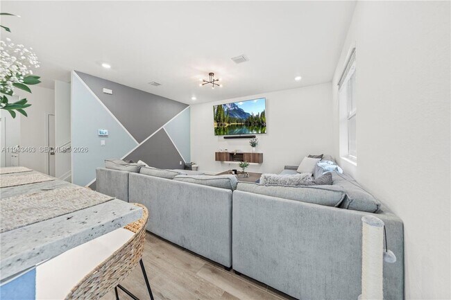 Photo - 818 SE 17th St