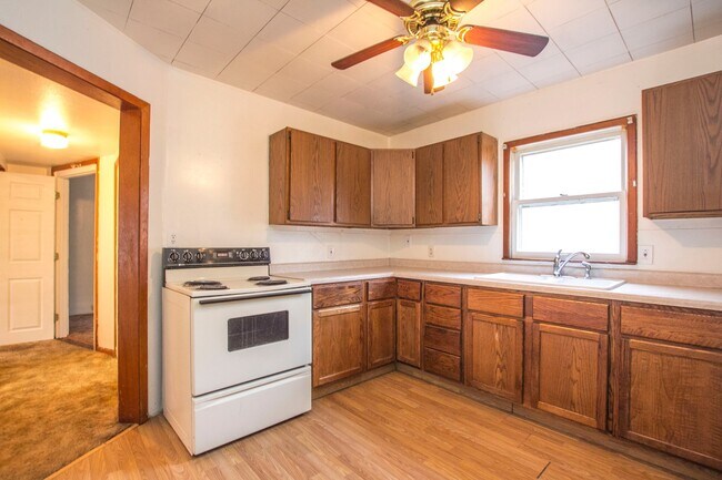 Photo - Spacious 3 bedroom 1 bath