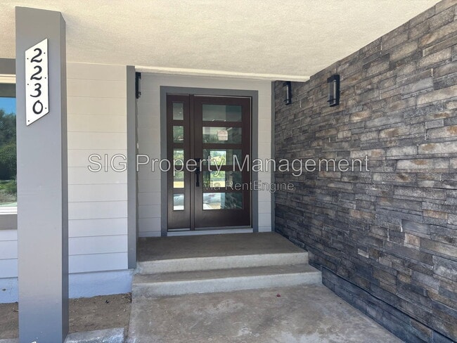 Building Photo - 2230 Sherwood Pl
