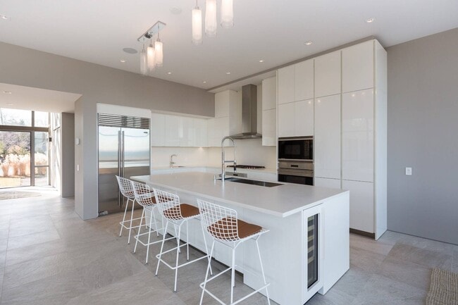 Photo - 247 Kings Point Rd