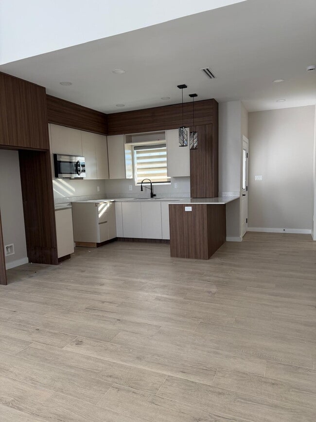 Photo - "Spacious 3-Bed, 2-Bath Oasis in Mission, TX – Your Perfect 1718 Sq Ft Retreat on Corales Street!"