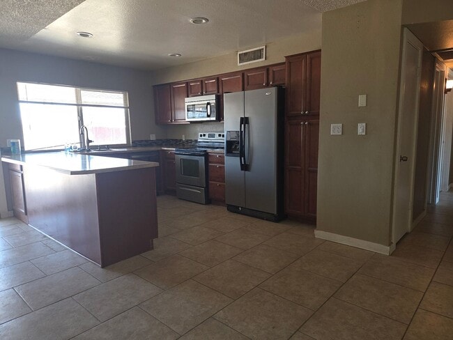 Photo - 804 W Colgate Dr