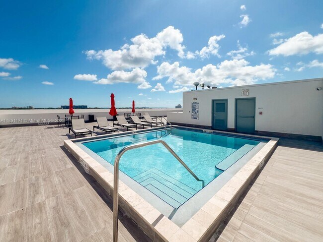 Building Photo - 2740 SW 28th Terrace Unit 306