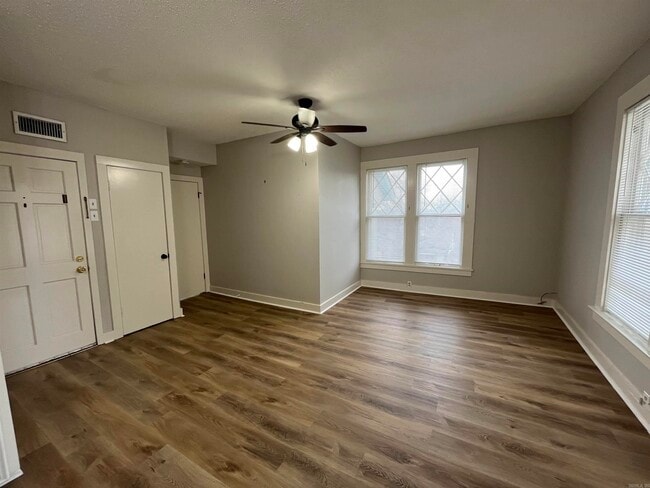 Photo - 1020 Kavanaugh Blvd