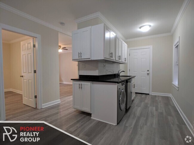 Building Photo - 839 W Cornelia Ave Unit 837.5-1N Rental