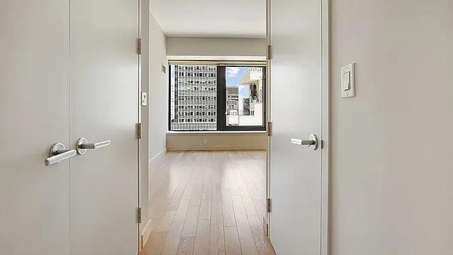 Photo - 75 Wall St Unit 24-M