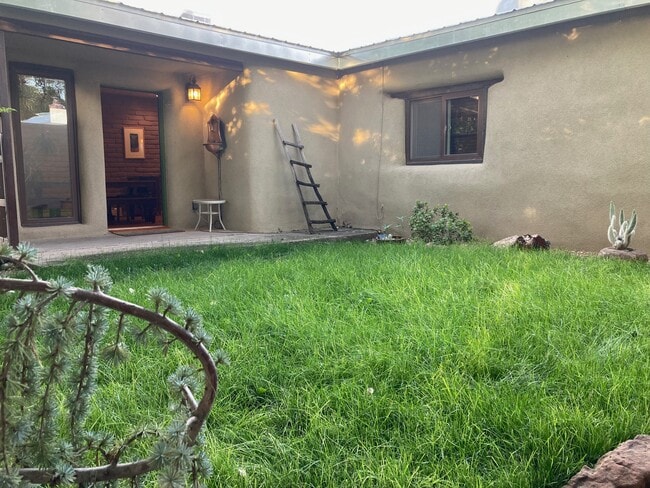 Building Photo - 5991 Corrales Rd Rental