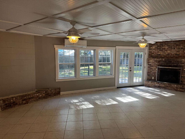 Photo - 32 Bay Dr SE