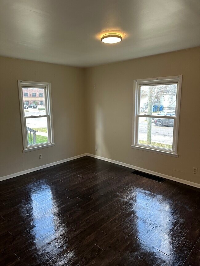 Photo - 554 W Station St