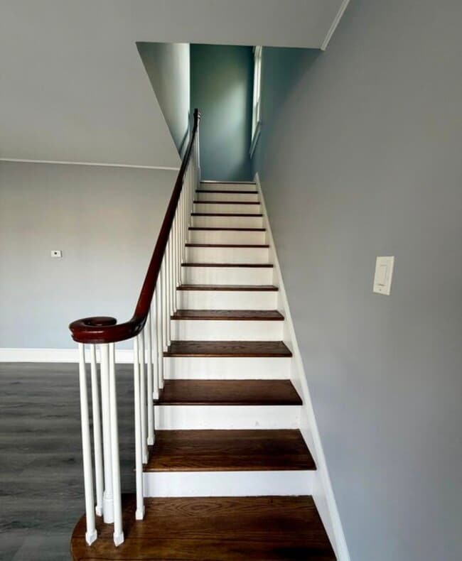 Photo - 28 7th Ave