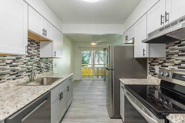 3BR, 2BA - 1204SF - Kitchen - Images Springcreek Apartments