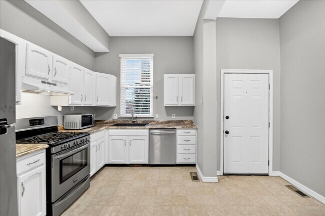 Photo - 2350 S 10th St