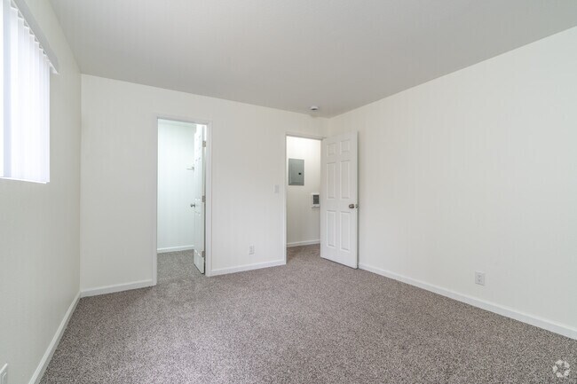 2BR, 1BA - 1000SF - Primary Bedroom