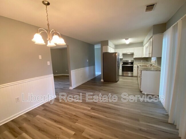 Photo - 300 Robinson Loop