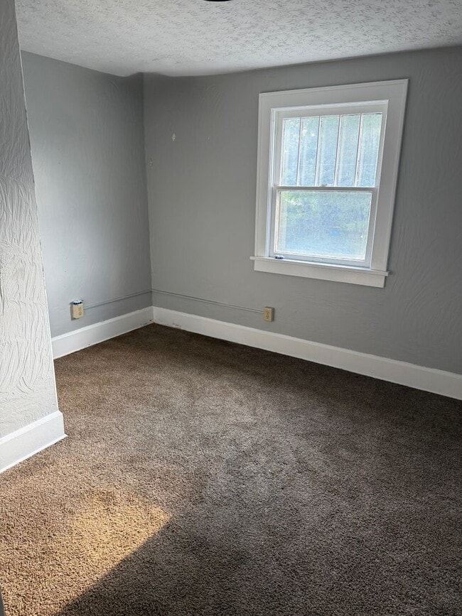 Photo - 1658 Grace Ave NE