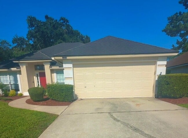 Building Photo - Cool Pools, Golf, Tennis, Summertime Fun Rental