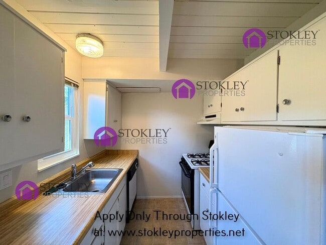 Photo - 1560 Pine St