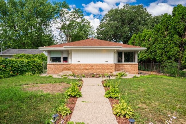 Photo - 5312 Hiawatha Ln
