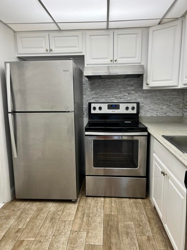 Building Photo - 632 NW 13th St Unit 210 Rental