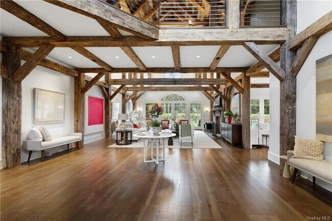 Photo - 143 W Patent Rd