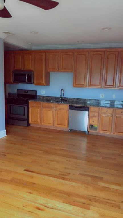 Building Photo - 917 E 78th St Rental
