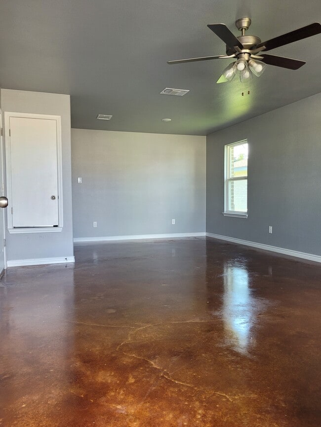 Photo - 1810 Castroville Trl Unit B