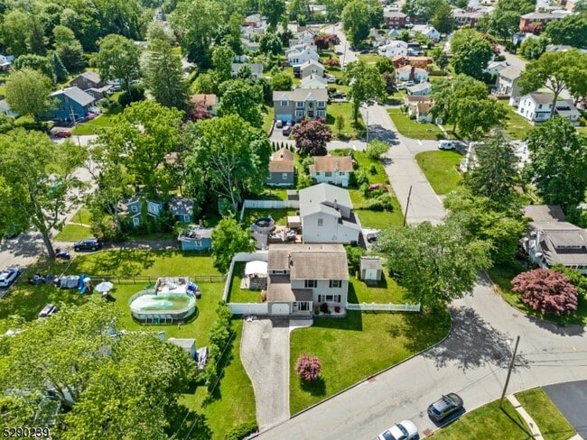 Photo - 161 River Dr