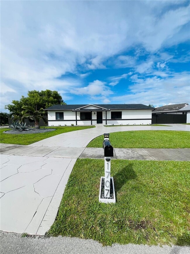 Building Photo - 1707 S Curlew Ln Rental