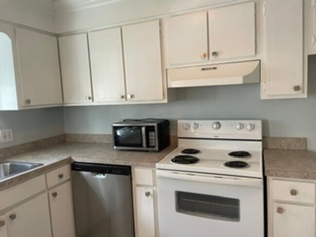 3600 Chateau Dr