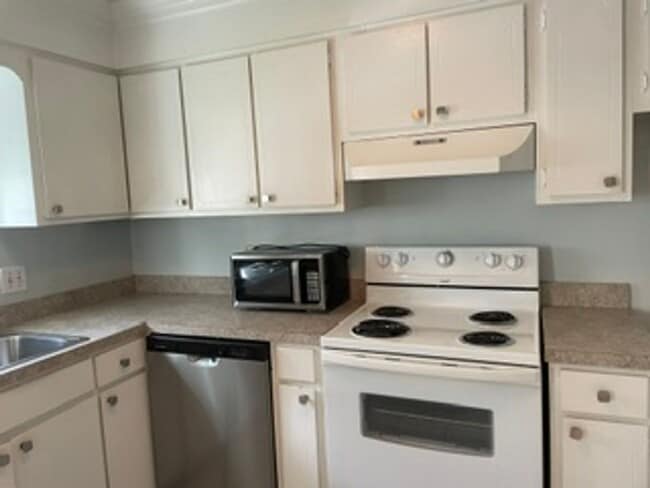 Photo - 3600 Chateau Dr