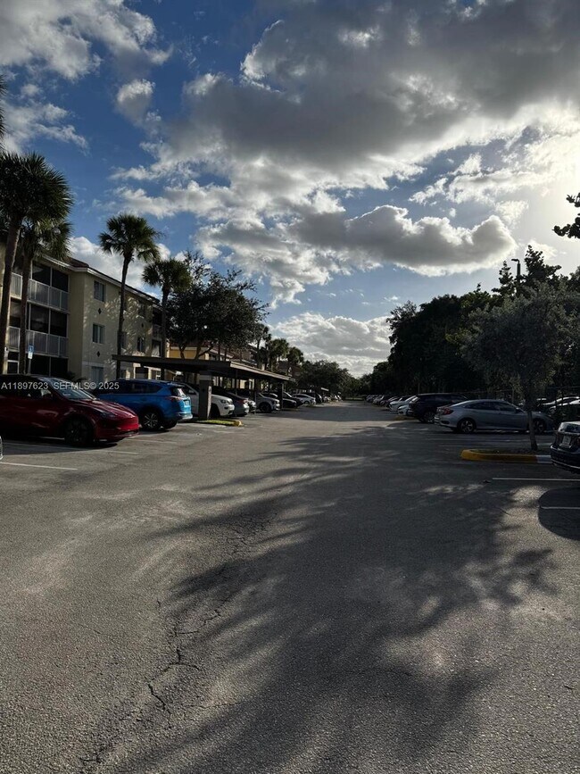 Photo - 450 S Park Rd Unit 5-304