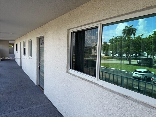 Building Photo - 8135 Sunrise Lakes Blvd Unit 210
