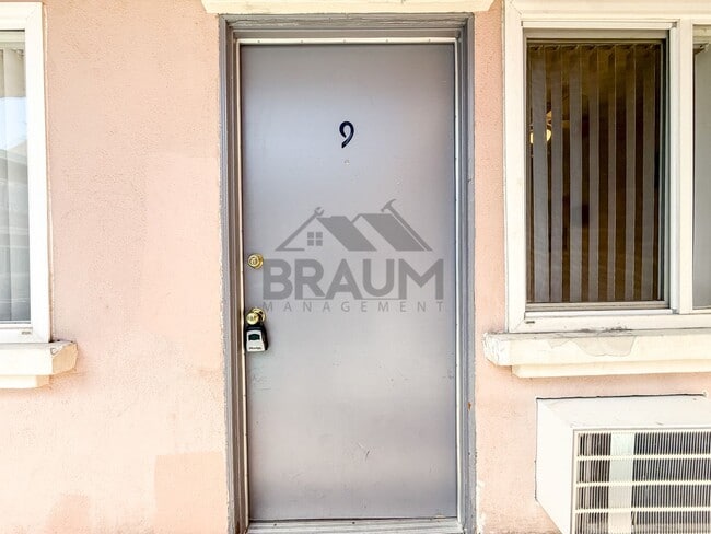 Photo - 13129 Oxnard St Unidad 9