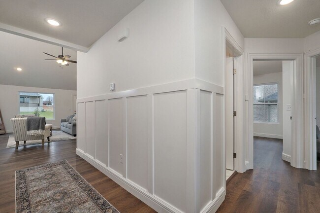 Photo - Modern 3 Bed, 2 Bath Home in Springfield, ...