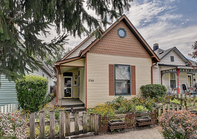 Photo - 1749 S Delaware St House