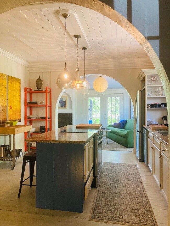 Photo - Looking for a lovely home that is fully furnished!