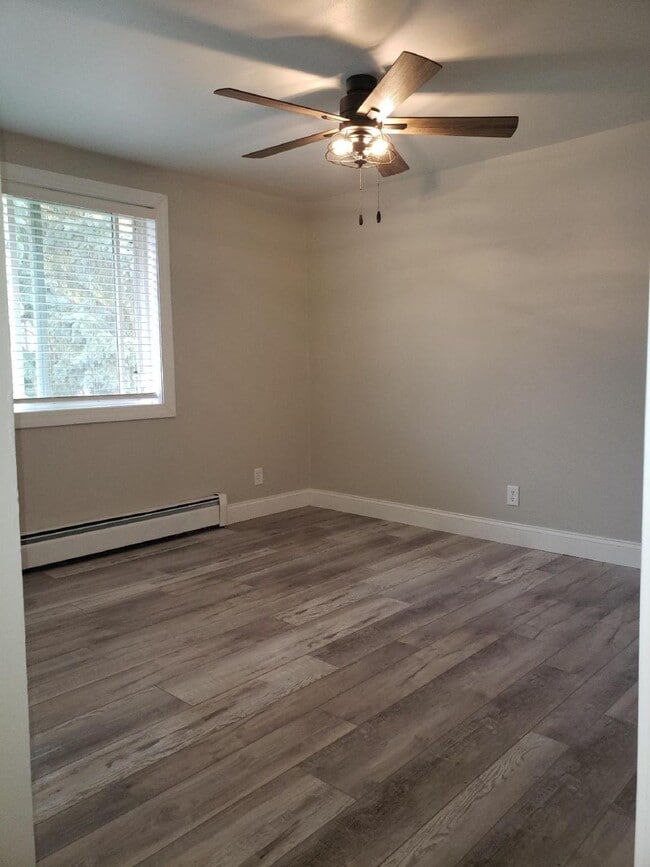 Photo - 2450 Hamilton St