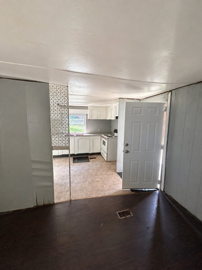 157 Ford Ln