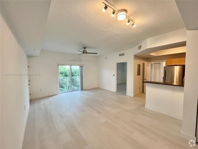 Building Photo - 7516 NE 1st Ave Unit 302 Rental