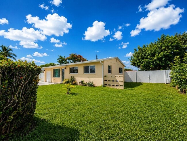 Photo - 124 Abaco Dr