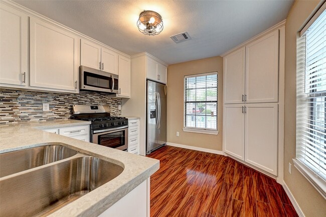 Photo - 808 E 32nd St